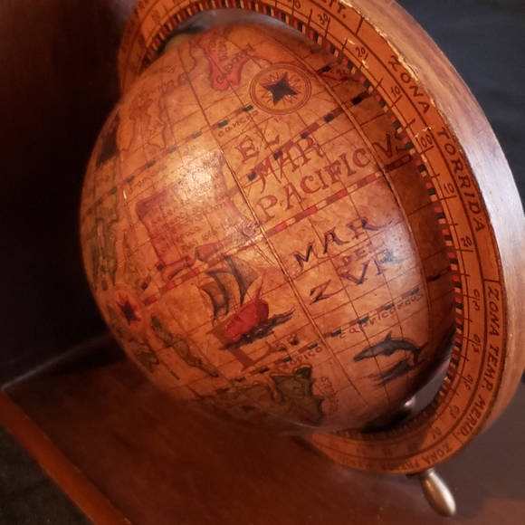Vintage World Spinning Globe Wood Bookend. - Picture 5 of 6